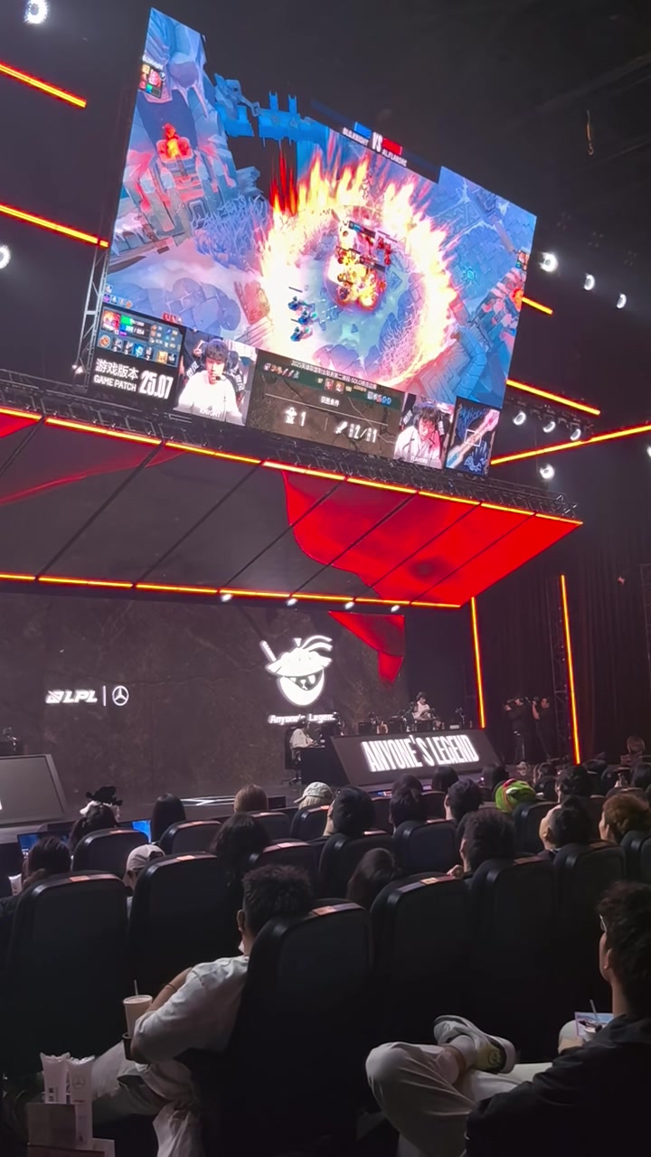 让一个也无所谓！Knight赢下Solo 全场爆发热烈欢呼