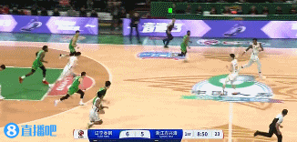 一马当先！张镇麟反击快下 接球面对空篮起飞双手暴扣